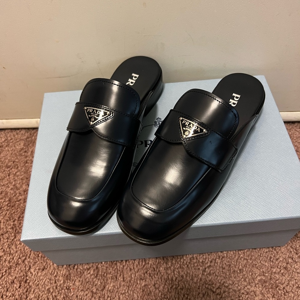 NEW W BOX 🌹 NAVY BLUE PRADA MULES